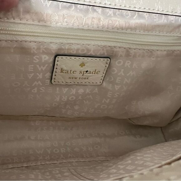 Emma Large Crossbody Bag | Kate Spade Outlet Kate Spade Riversde St. Emmie Beige Chain Strap‎ Ostrich Leather Crossbody